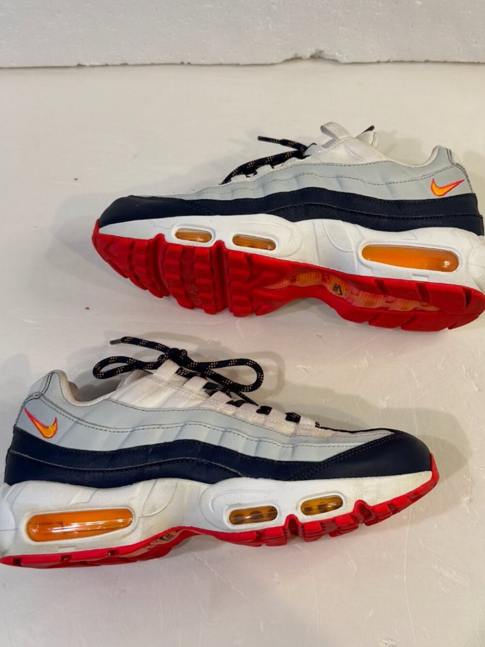 Nike Air Max 95 Midnight Navy Pure Platinum Laser Orange Women 9 (Men Size 7.5)